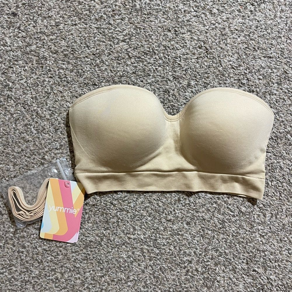 Yummie Strapless Seamless Bandeau Bra in Beige
